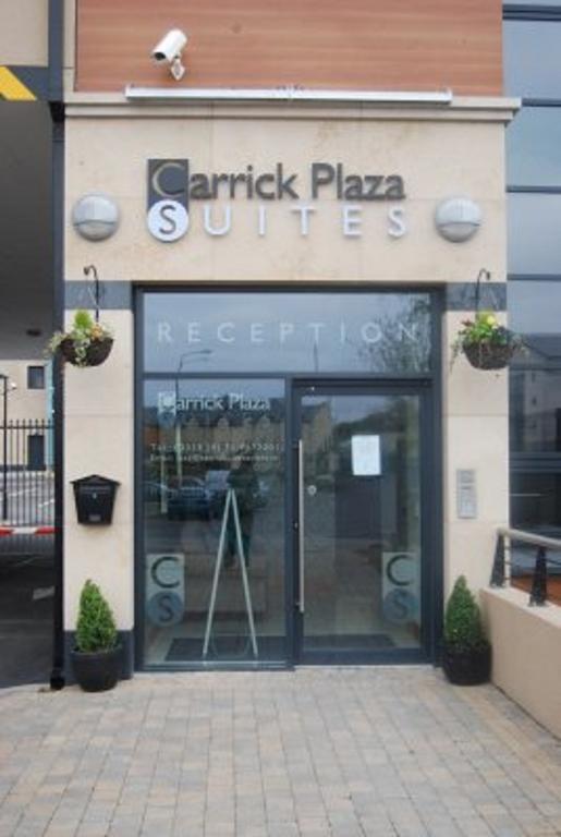 Carrick Plaza Suites And Apartments ภายนอก รูปภาพ