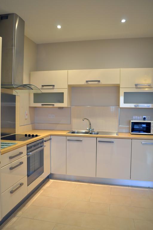 Carrick Plaza Suites And Apartments ห้อง รูปภาพ